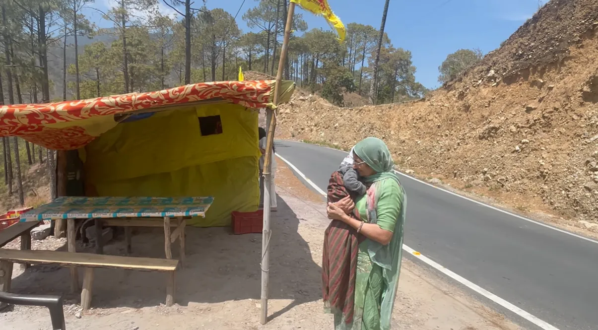 Family stopping beside a mountain road after changing the Kainchi Dham plan