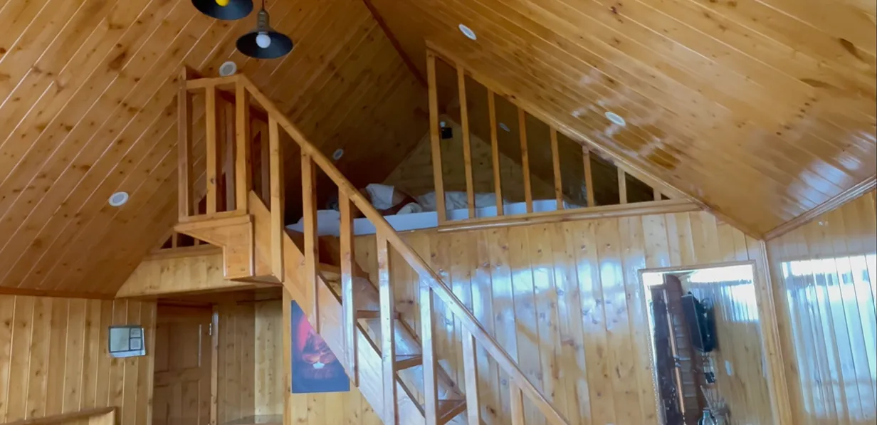 Wood-panelled duplex loft room at Gadegal Homestay Narkanda