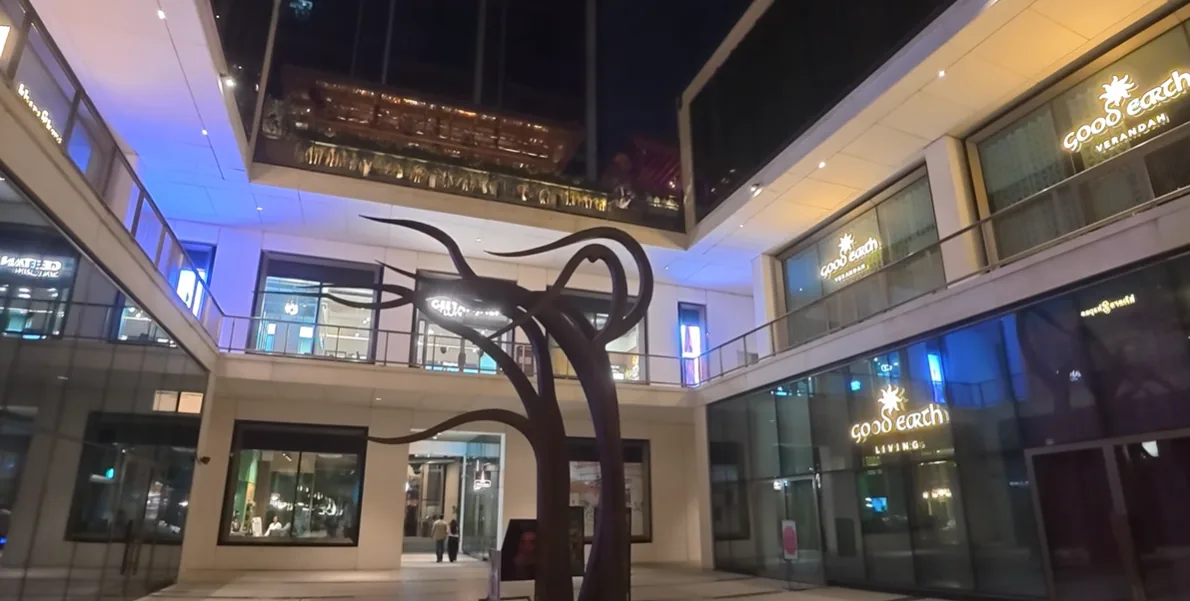 Central courtyard and sculpture at Grand View High Street Sector 58