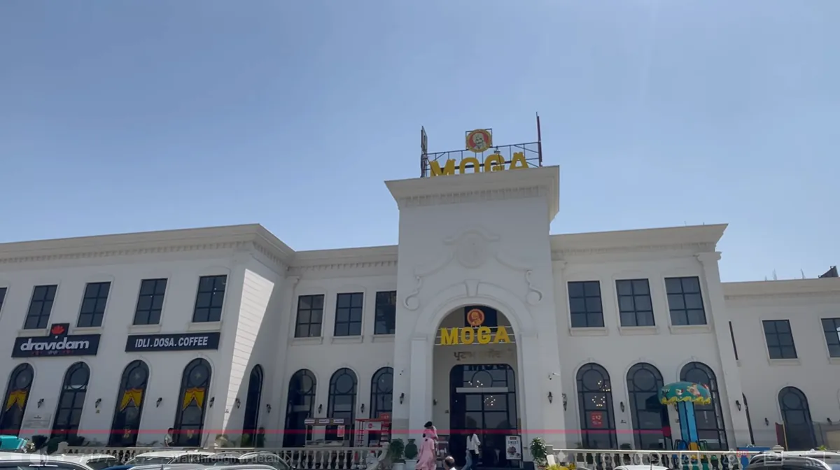 White exterior of Moga Haveli restaurant on the Delhi to Nainital route