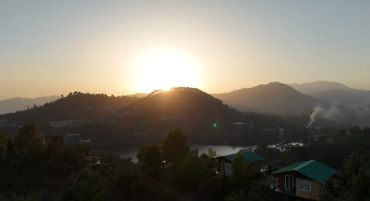 Nest and Hives Naukuchiatal review sunrise view over the lake and hills