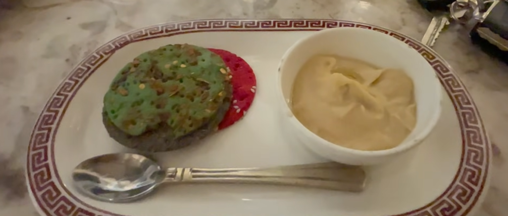 Three coloured crisp starters served with hummus at Begeterre Gurgaon