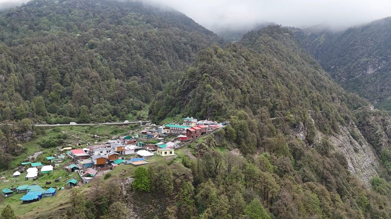 Stays and tents spread across a hillside near Chopta