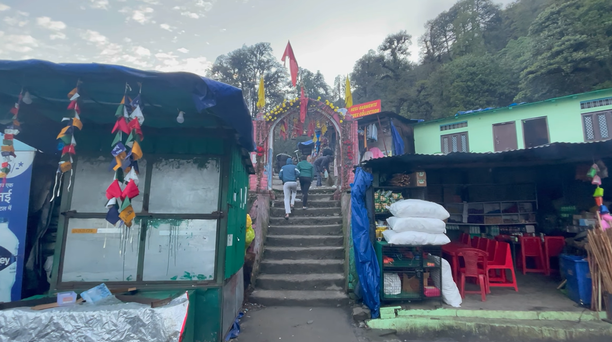 Steps and decorated entrance at the Chopta Tungnath trek start