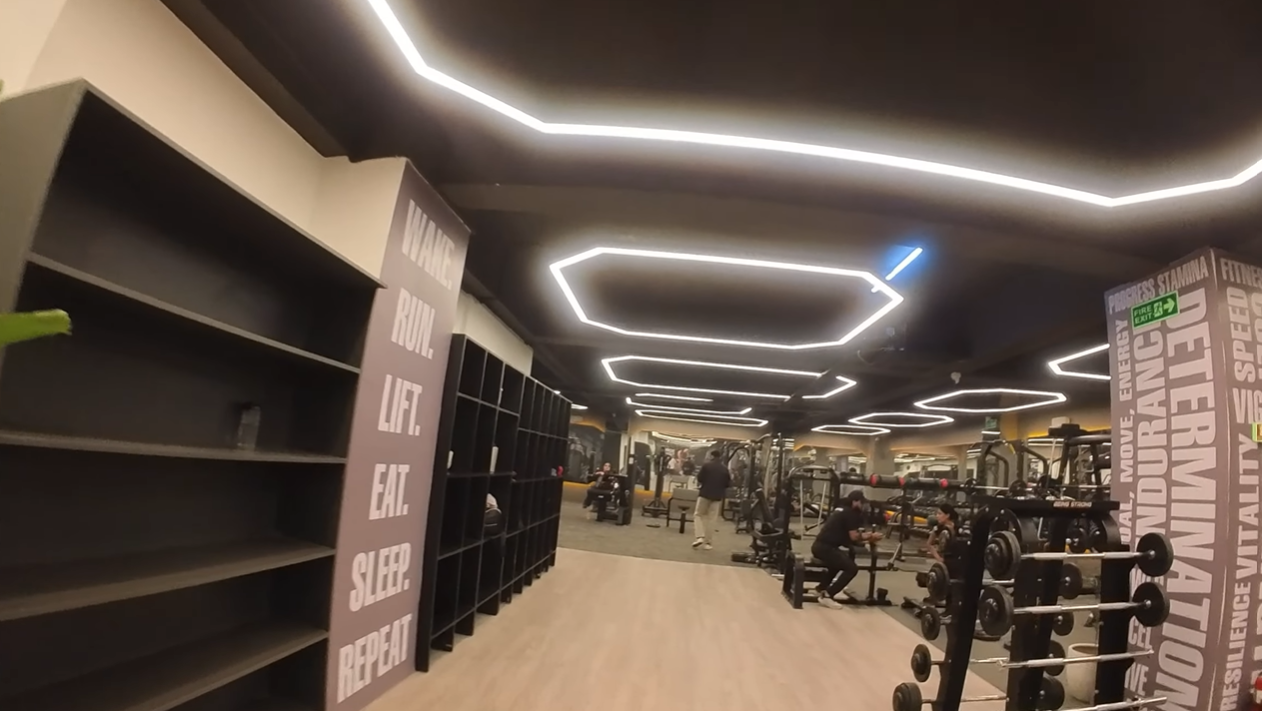 Open bag storage and strength floor at Fitness Culture DLF Phase 3