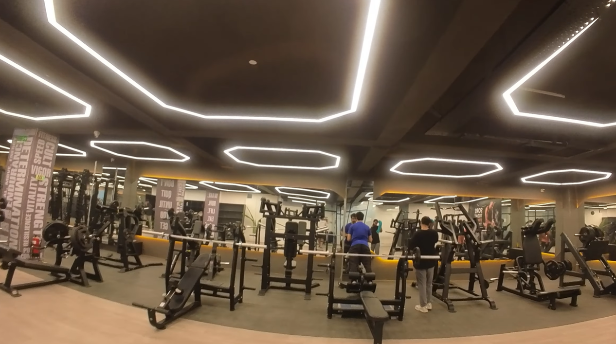 Strength training machines inside Fitness Culture DLF Phase 3 gym