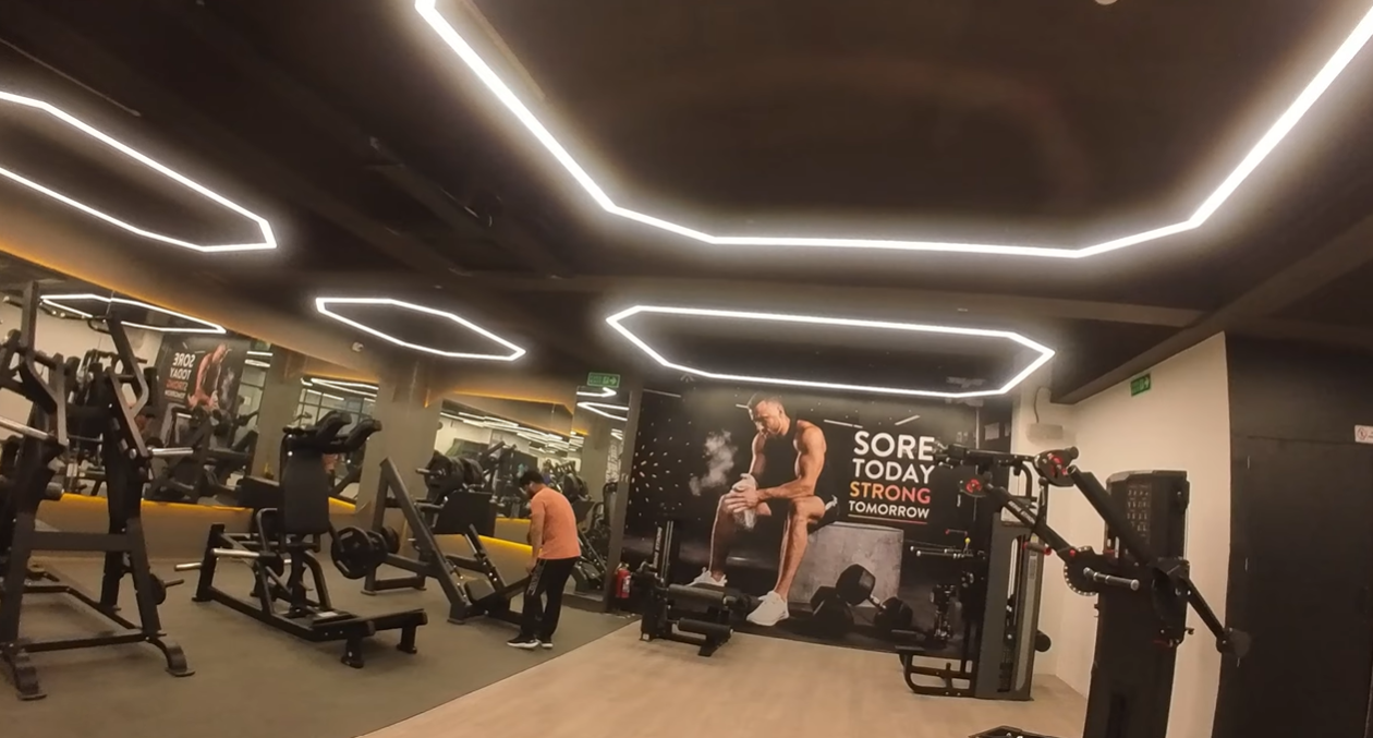 Plate-loaded strength machines at Fitness Culture gym Gurgaon