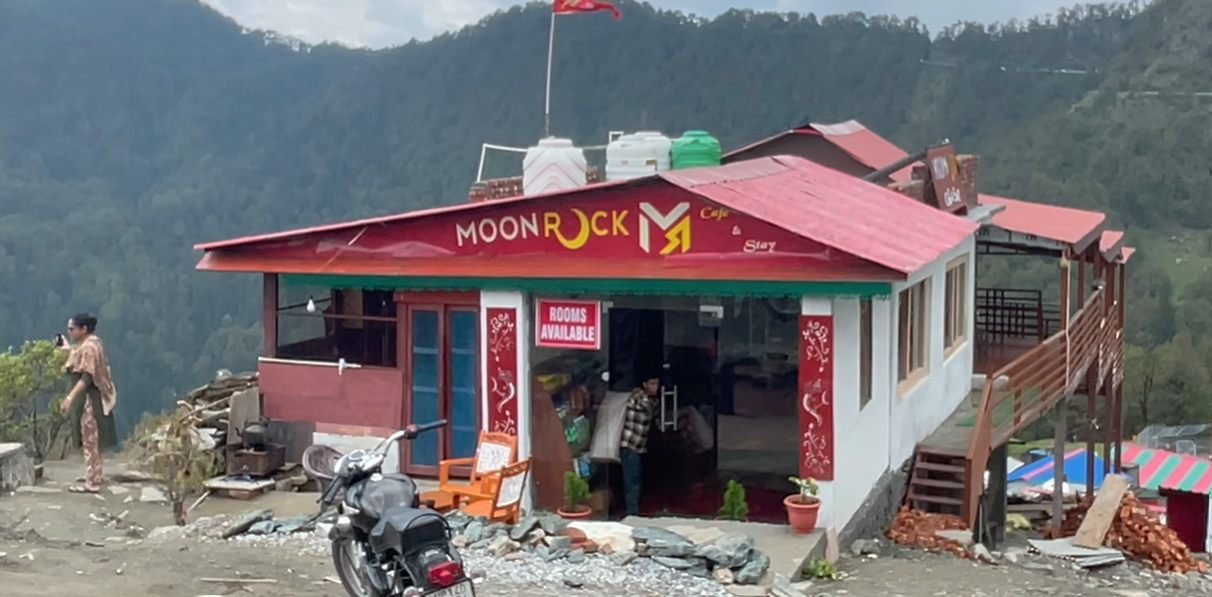 Roadside exterior of Moon Rock Cafe and Stay in Chopta
